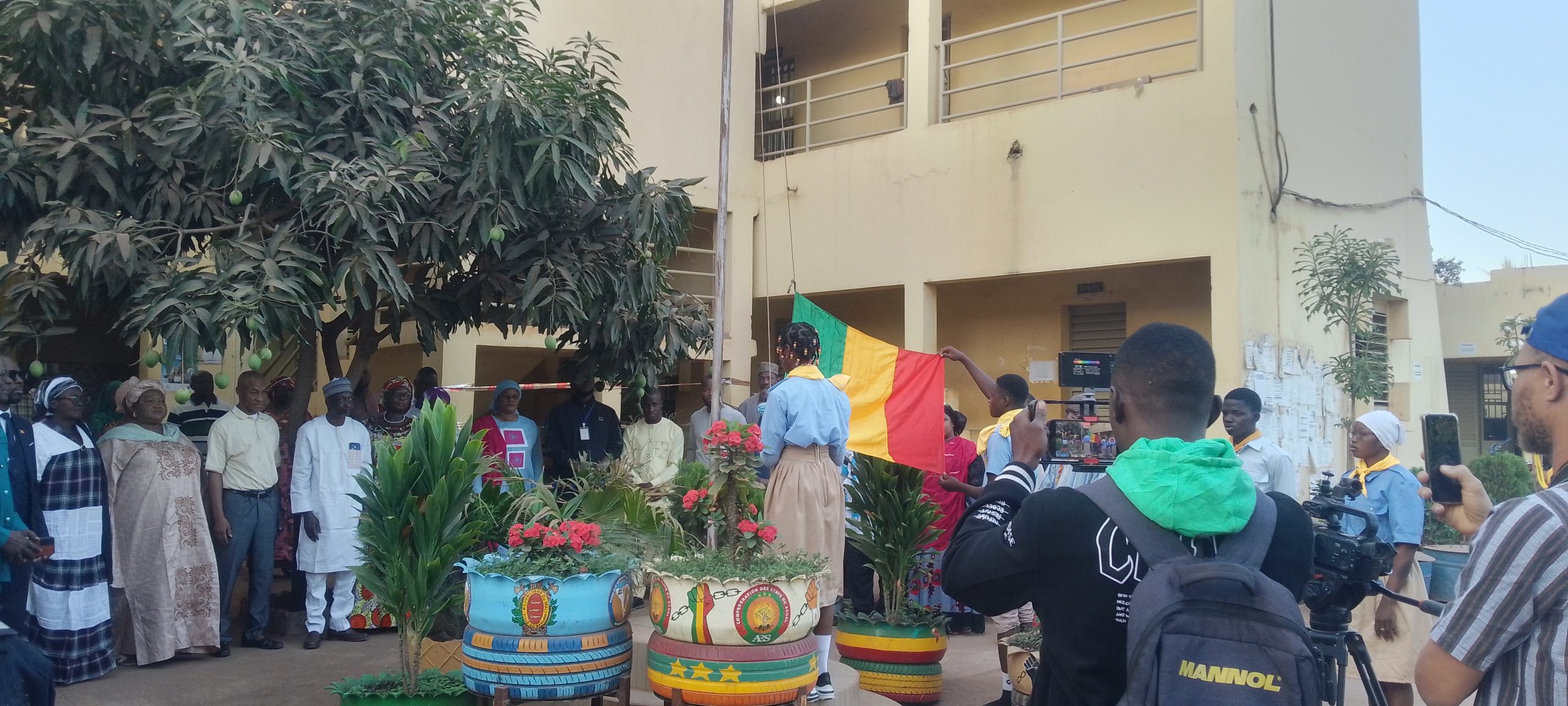 Cérémonie de montée des couleurs : « Éveil Mali » promeut le civisme en Commune V